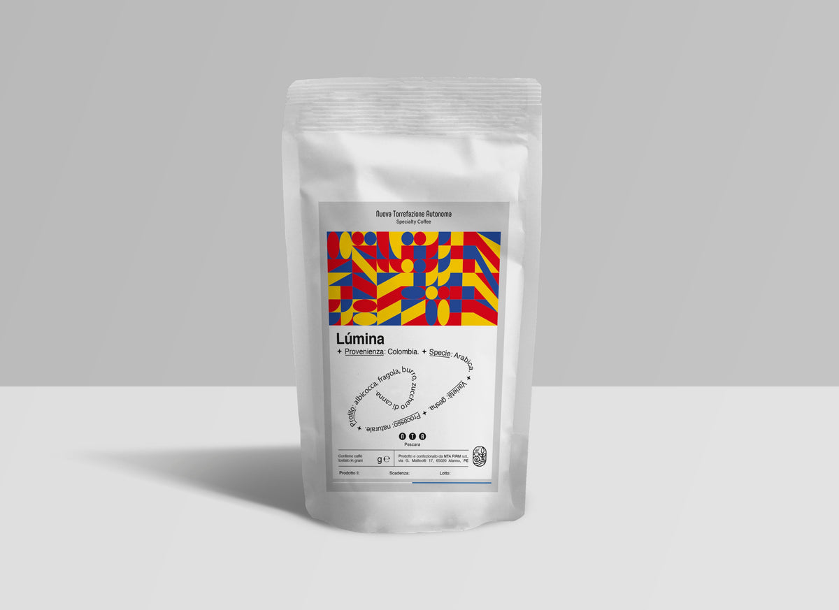 Colombia| Lumina| Specialty Coffee in grani 225g| VARIETÀ: Gesha|
ORIGINE: Colombia
PROCESSO: Naturale|
PROFILO: Albicocca, fragola, burro, zucchero di canna